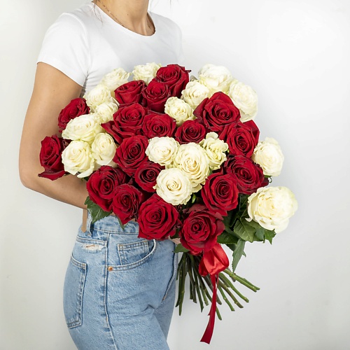 ЛЭТУАЛЬ FLOWERS Букет из высоких красно-белых роз Эквадор 35 шт. (70 см)