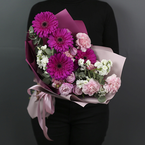 FLORPRO Букет из гербер, маттиолы и гвоздики " Малиновый шторм"