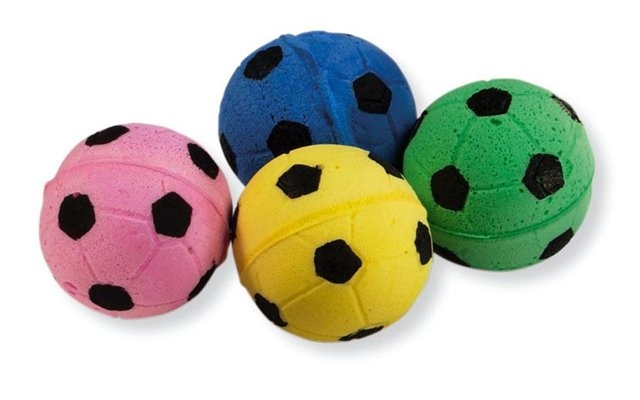 Метательная игрушка для кошек Triol Мяч футбольный одноцветный 4 см