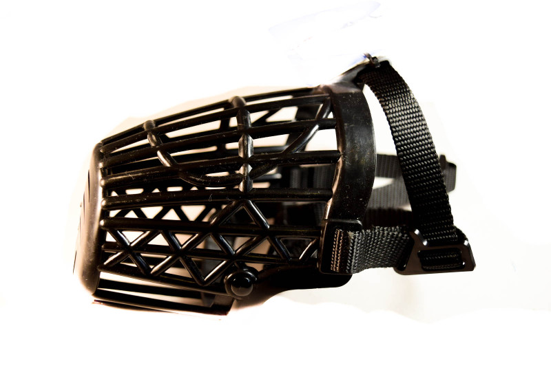 Trixie Намордник для собак из пластика, М, обхват морды 22 см