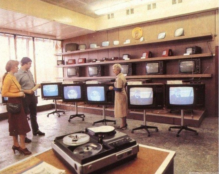 Отдел продажи телевизоров. СССР, 1985 год.